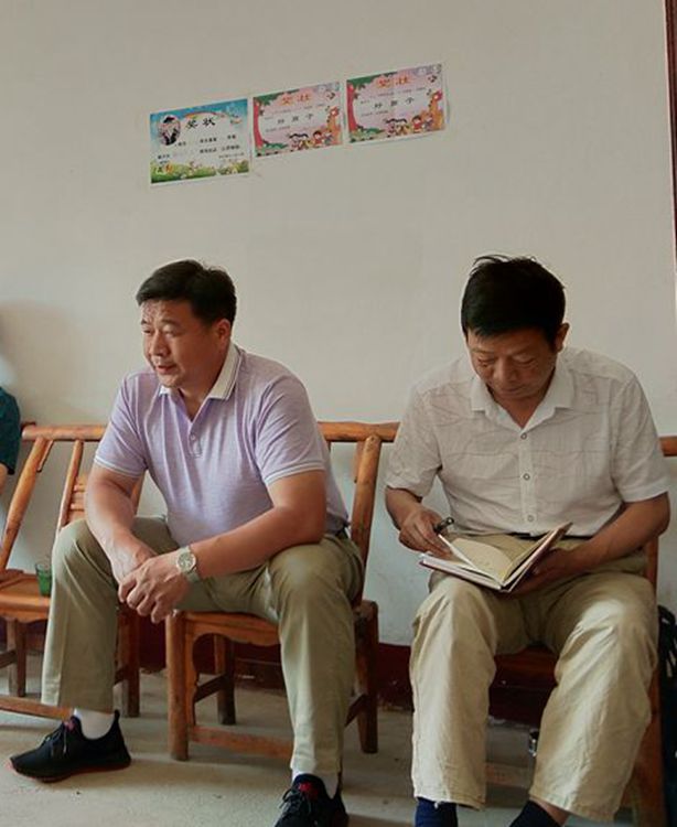 理事长王立红走访养猪老板王介动