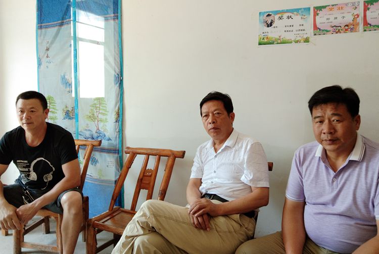 理事长王立红走访养猪老板王介动