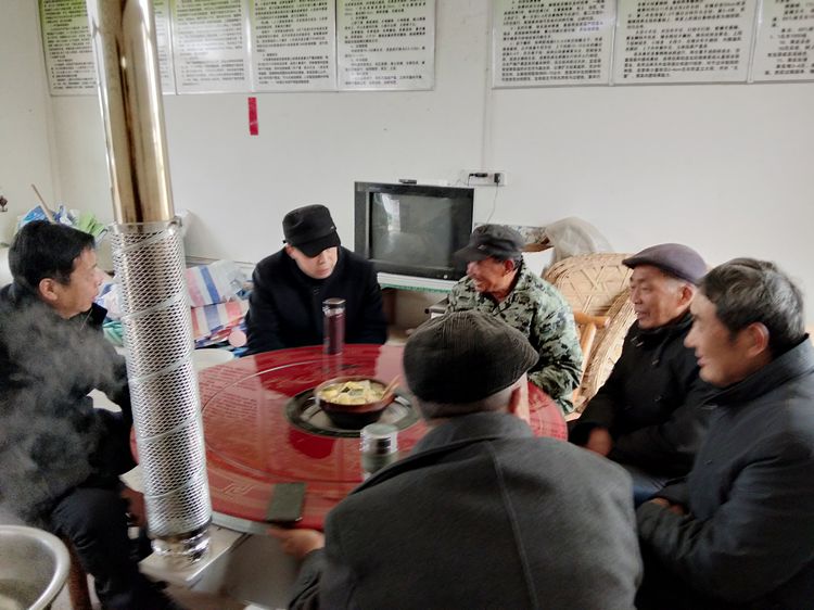 参观继华合作社碧根果种植基地