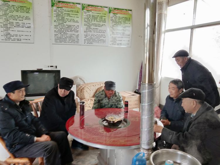 参观继华合作社碧根果种植基地