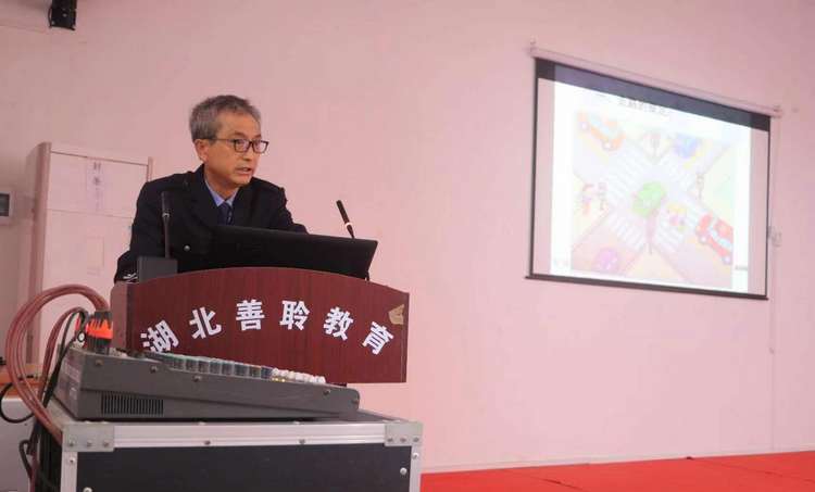湖北善聆教育开展交通安全反诈知识讲座
