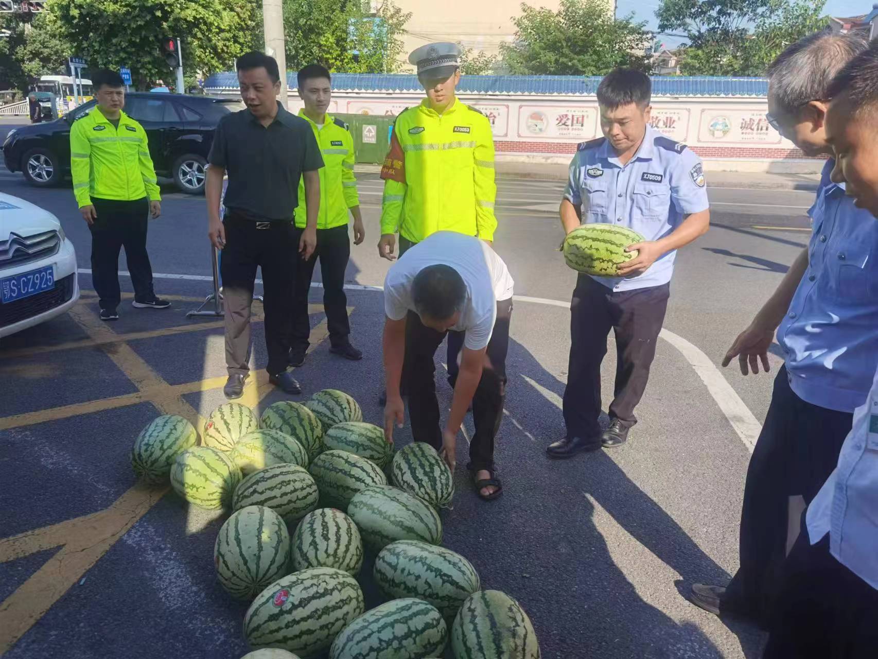 四个单位联手慰问六个基层交警中队的＂焦＂警