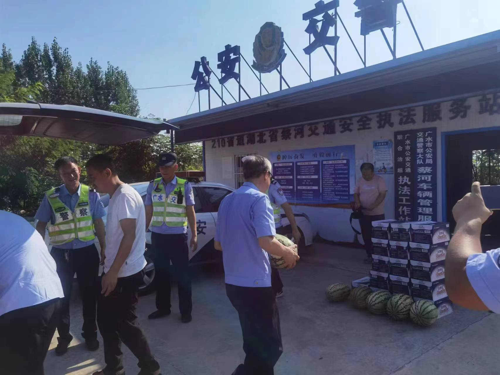 四个单位联手慰问六个基层交警中队的＂焦＂警