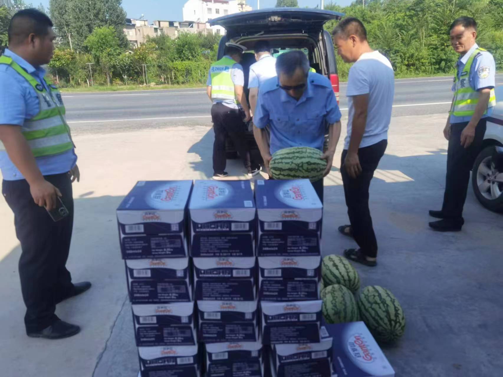 四个单位联手慰问六个基层交警中队的＂焦＂警